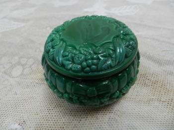 Dóza z malachitového skla Dóza z malachitového skla