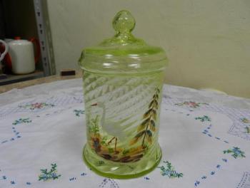 Skleněná dóza s malovaným čápem Skleněná dóza s malovaným čápem